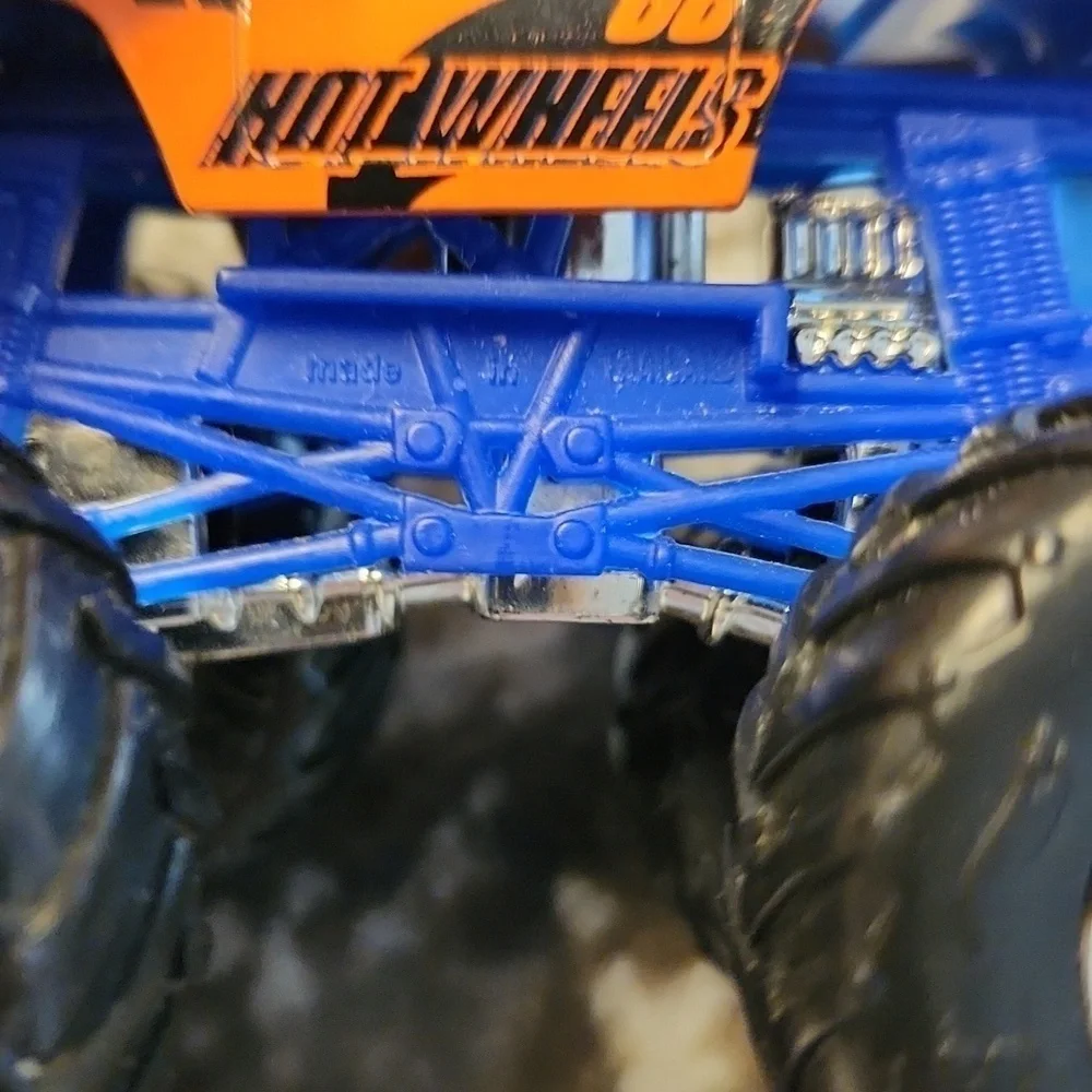 Hot Wheels Monster Jam `68 Dodge Challenger MONSTER TRUCK MATTEL 1/64 Diecast